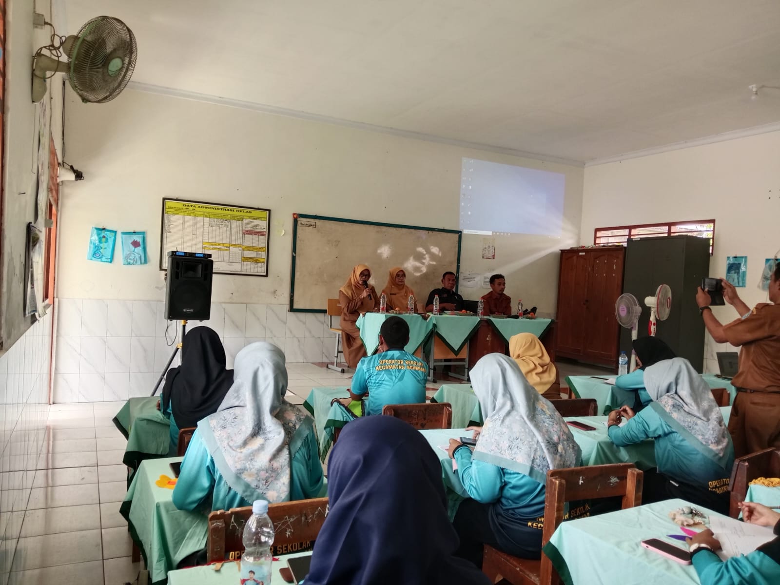 Pertemuan Rutin Kelompok Kerja Guru (KKG)