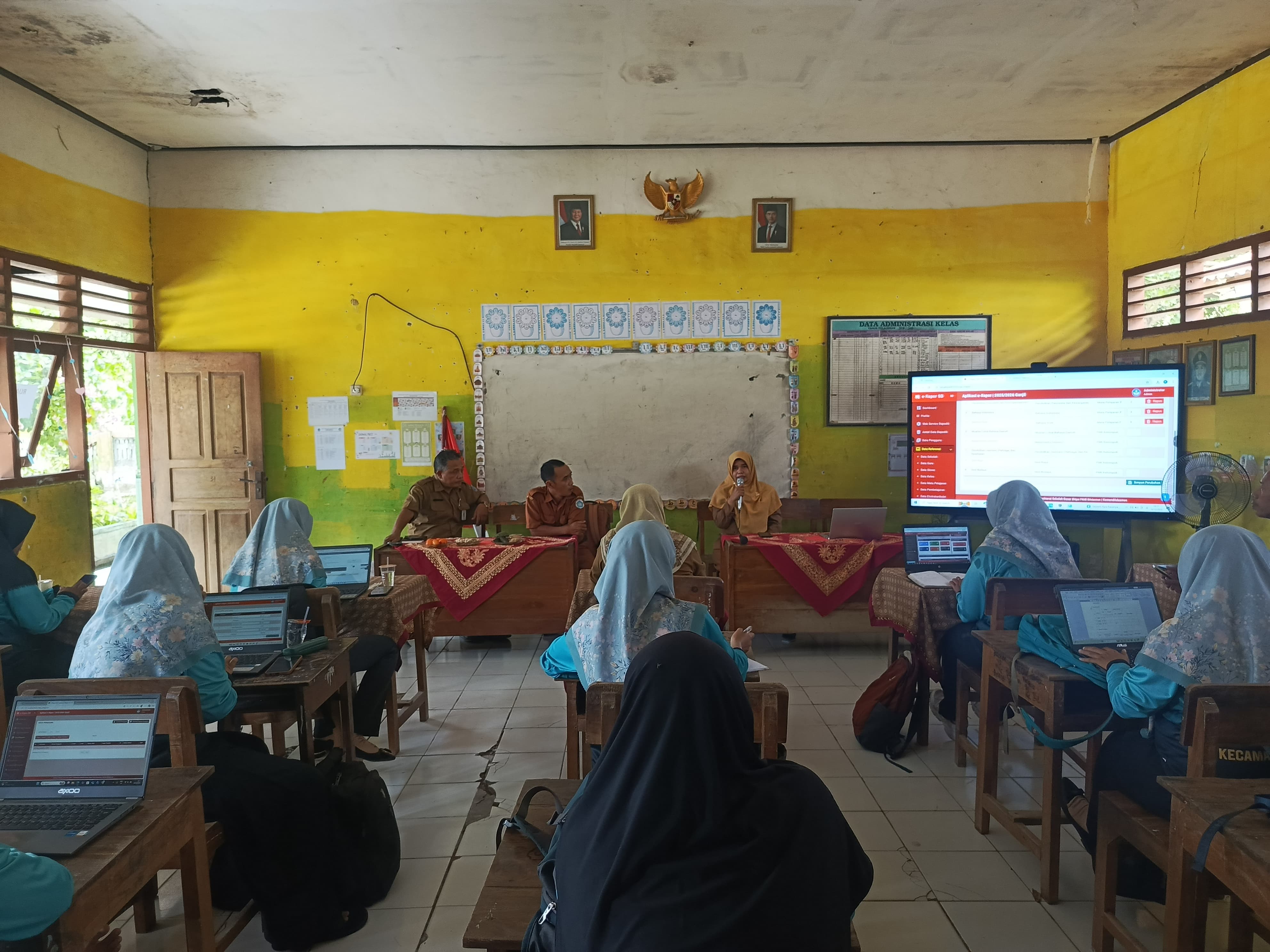 Pertemuan Rutin Kelompok Kerja Guru (KKG)